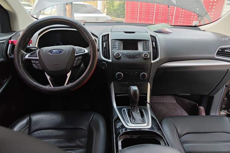 Used Ford Edge 2015 2.0T GTDi Two-Wheel-Drive Platinum Edition Center Console