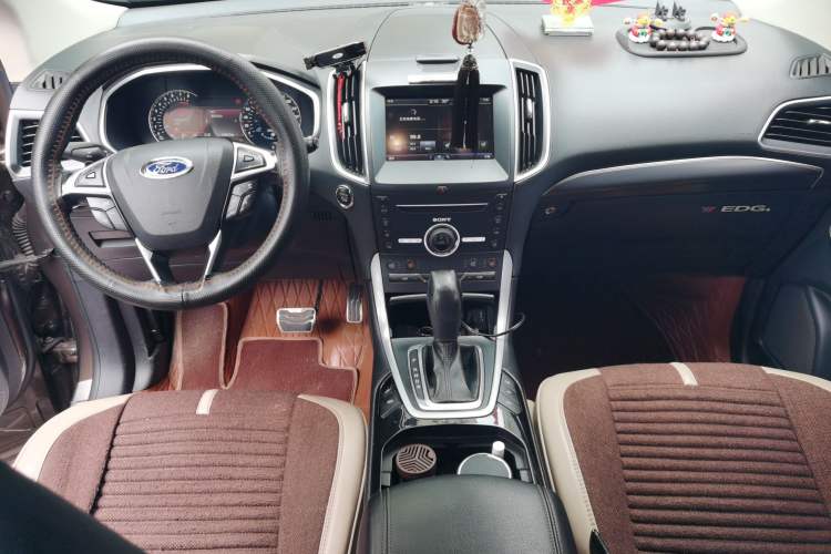 Used Ford Edge 2015 2.0T GTDi Four-Wheel Drive Prestige Model Center Console
