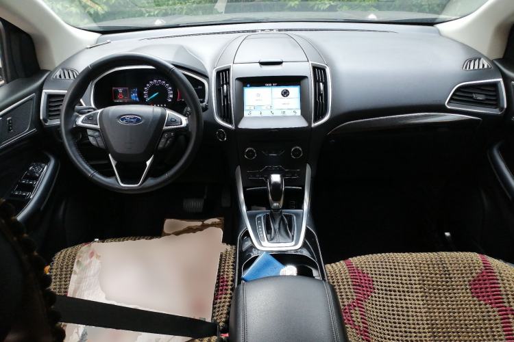 Used Ford Edge 2015 2.0T GTDi Two-Wheel-Drive High-Line Version Center Console