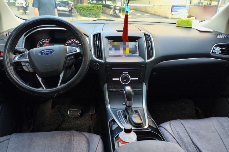 Used Ford Edge 2015 2.0T GTDi Four-Wheel Drive Prestige Model Center Console