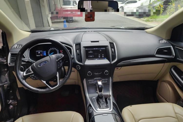 Used Ford Edge 2015 2.0T GTDi 4x4 High-Grade Model Center Console