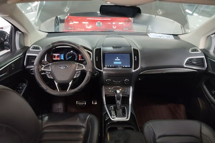 Used Ford Edge 2015 2.0T GTDi 4x4 High-Grade Model Center Console
