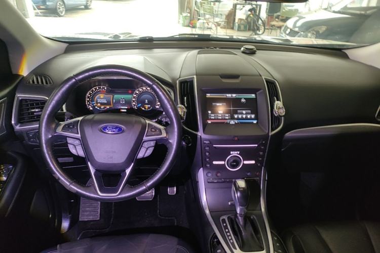 Used Ford Edge 2015 2.0T GTDi Four-Wheel Drive Prestige Model Center Console
