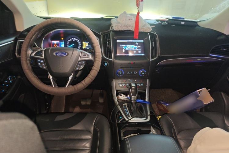Used Ford Edge 2015 2.0T GTDi 4x4 High-Grade Model Center Console