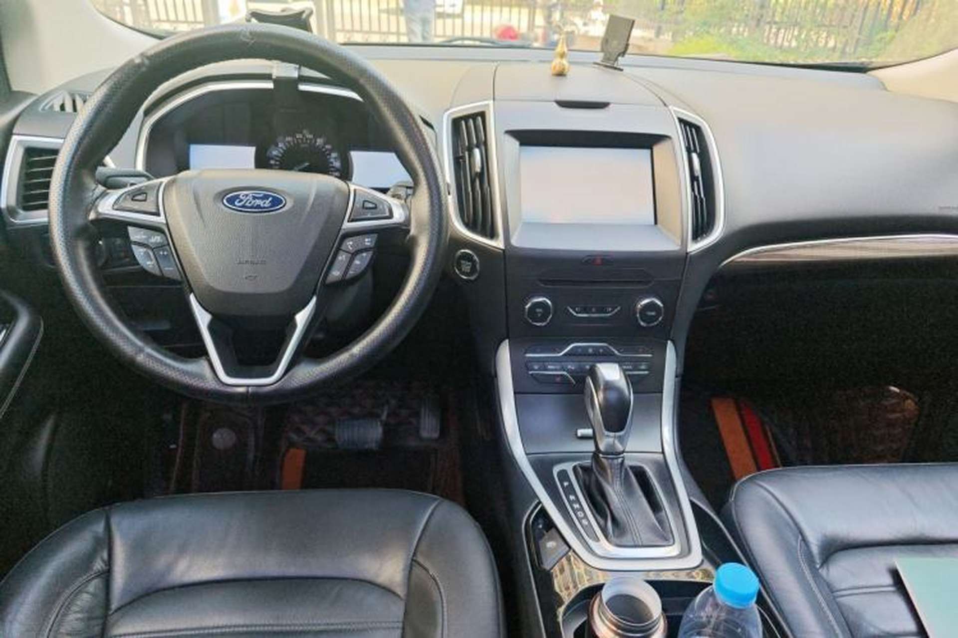 Used Ford Edge 2015 2.0T GTDi 4x4 High-Grade Model Center Console