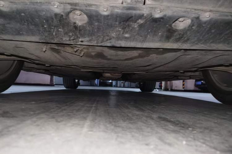 Used Ford Edge 2015 2.0T GTDi Two-Wheel-Drive High-Line Version Chassis Front