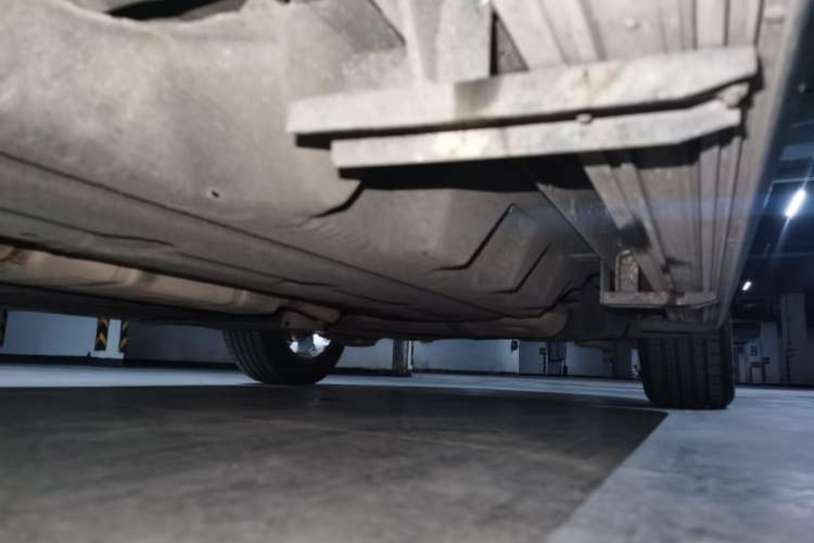 Used Ford Edge 2015 2.0T GTDi Two-Wheel-Drive High-Line Version Chassis Front Left