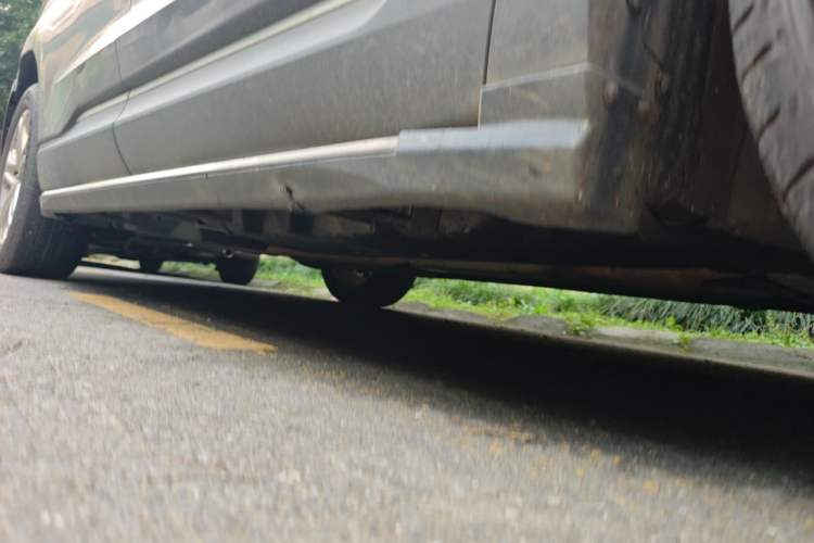 Used Ford Edge 2015 2.0T GTDi Two-Wheel-Drive High-Line Version Chassis Front Right