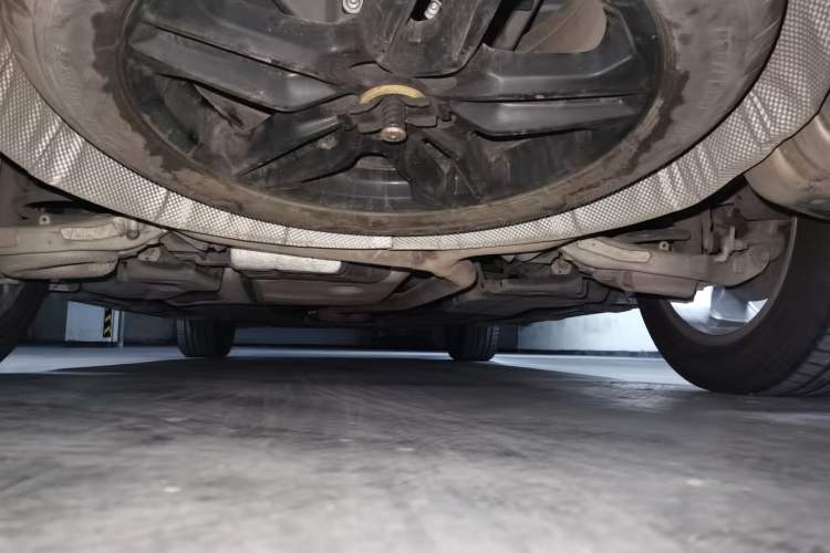 Used Ford Edge 2015 2.0T GTDi Two-Wheel-Drive High-Line Version Chassis Rear
