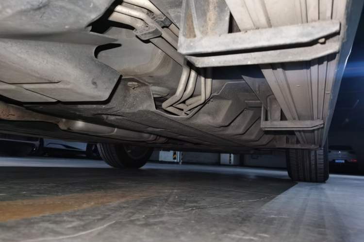 Used Ford Edge 2015 2.0T GTDi Two-Wheel-Drive High-Line Version Chassis Rear Right