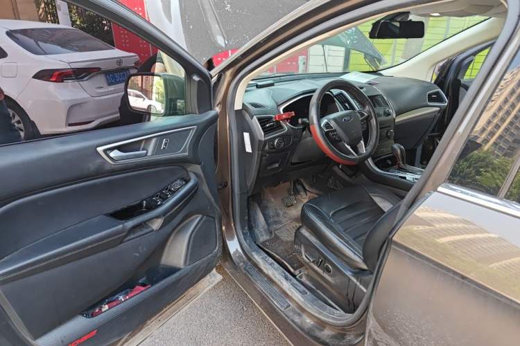 Used Ford Edge 2015 2.0T GTDi Two-Wheel-Drive Platinum Edition Driver Seat