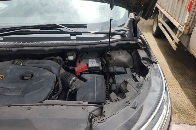Used Ford Edge 2015 2.0T GTDi Two-Wheel-Drive High-Line Version Engine Bay Left