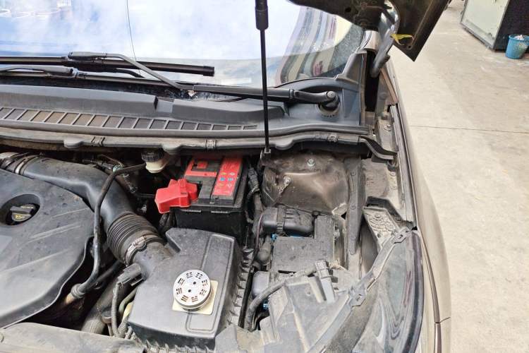 Used Ford Edge 2015 2.0T GTDi Four-Wheel Drive Prestige Model Engine Bay Left