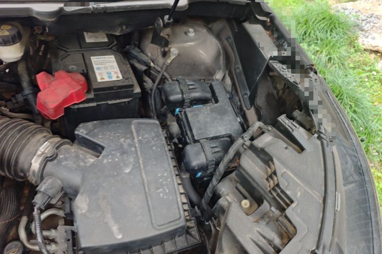 Used Ford Edge 2015 2.0T GTDi Two-Wheel-Drive High-Line Version Engine Bay Left