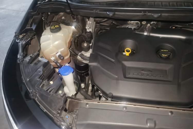 Used Ford Edge 2015 2.0T GTDi Two-Wheel-Drive High-Line Version Engine Bay Right