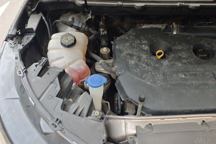 Used Ford Edge 2015 2.0T GTDi Two-Wheel-Drive High-Line Version Engine Bay Right