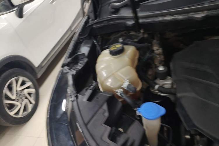 Used Ford Edge 2015 2.0T GTDi 4x4 High-Grade Model Engine Bay Right