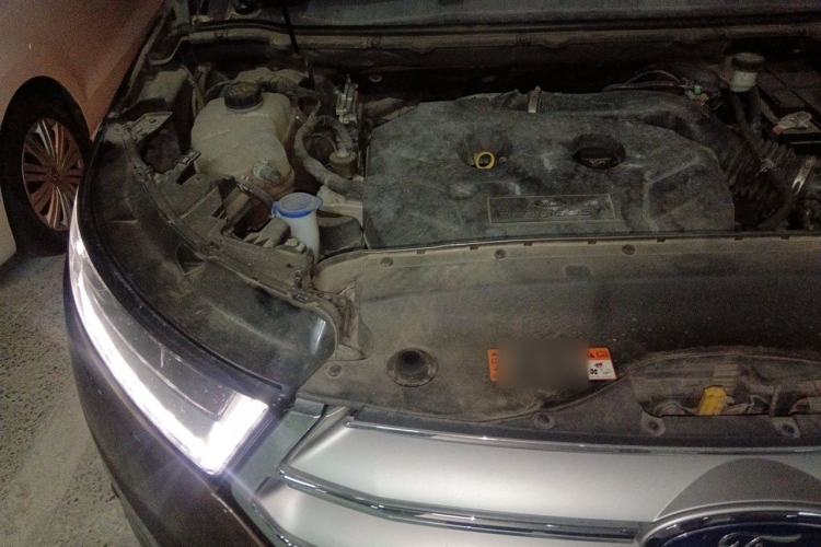 Used Ford Edge 2015 2.0T GTDi Two-Wheel-Drive High-Line Version Engine Bay Right