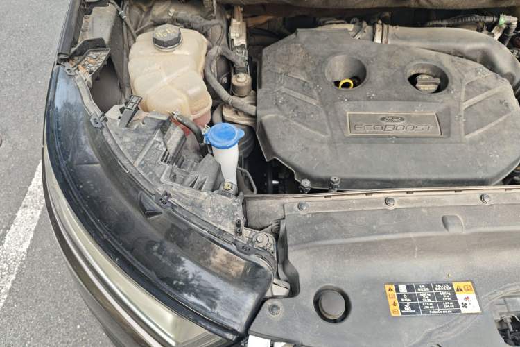 Used Ford Edge 2015 2.0T GTDi Two-Wheel-Drive High-Line Version Engine Bay Right