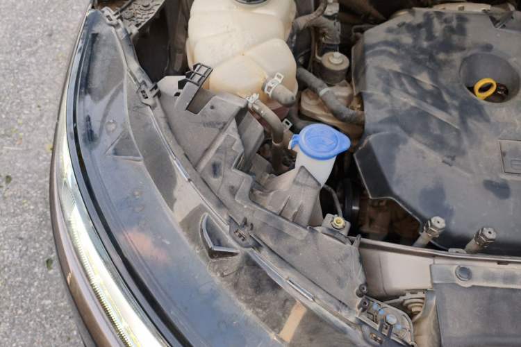 Used Ford Edge 2015 2.0T GTDi Four-Wheel Drive Prestige Model Engine Bay Right