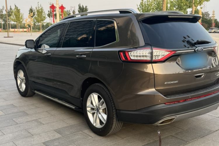 Used Ford Edge 2015 2.0T GTDi Two-Wheel-Drive Platinum Edition Exterior 1