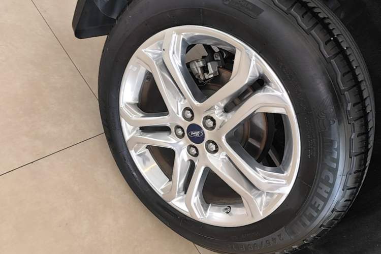 Used Ford Edge 2015 2.0T GTDi Two-Wheel-Drive High-Line Version Exterior 5