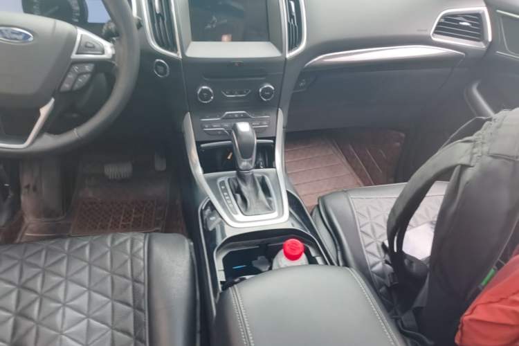 Used Ford Edge 2015 2.0T GTDi Two-Wheel-Drive High-Line Version Gear Lever