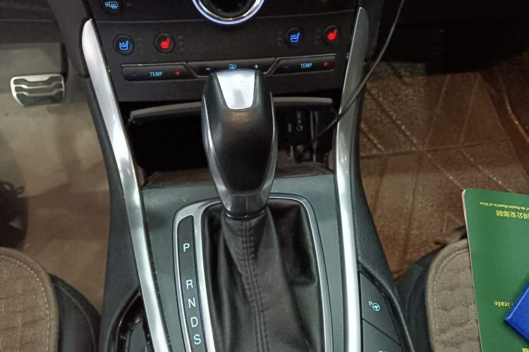 Used Ford Edge 2015 2.7T GTDi 4x4 Prestige 7-Seater Gear Lever