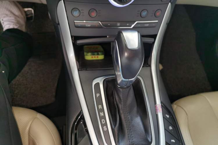 Used Ford Edge 2015 2.0T GTDi Four-Wheel Drive Prestige Model Gear Lever