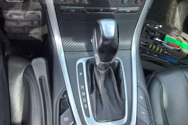 Used Ford Edge 2015 2.7T GTDi 4x4 Prestige 7-Seater Gear Lever
