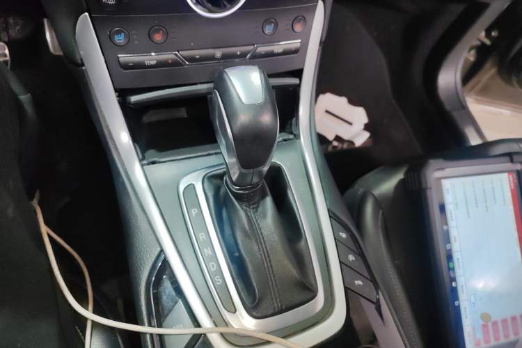 Used Ford Edge 2015 2.0T GTDi Four-Wheel Drive Prestige Model Gear Lever