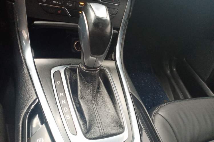 Used Ford Edge 2015 2.0T GTDi 4x4 High-Grade Model Gear Lever
