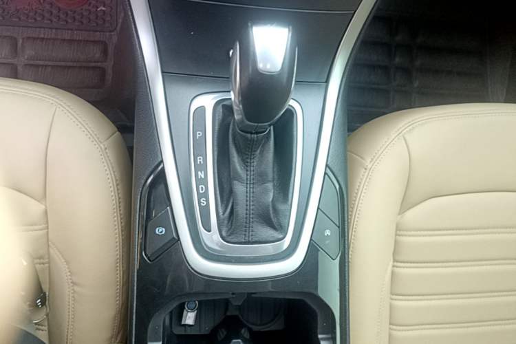 Used Ford Edge 2015 2.0T GTDi Two-Wheel-Drive Elite Edition Gear Lever