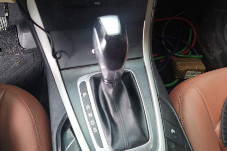 Used Ford Edge 2015 2.0T GTDi Two-Wheel-Drive Elite Edition Gear Lever