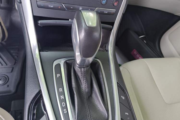 Used Ford Edge 2015 2.7T GTDi 4x4 Prestige 7-Seater Gear Lever