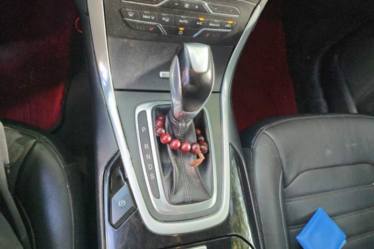 Used Ford Edge 2015 2.0T GTDi Two-Wheel-Drive High-Line Version Gear Lever