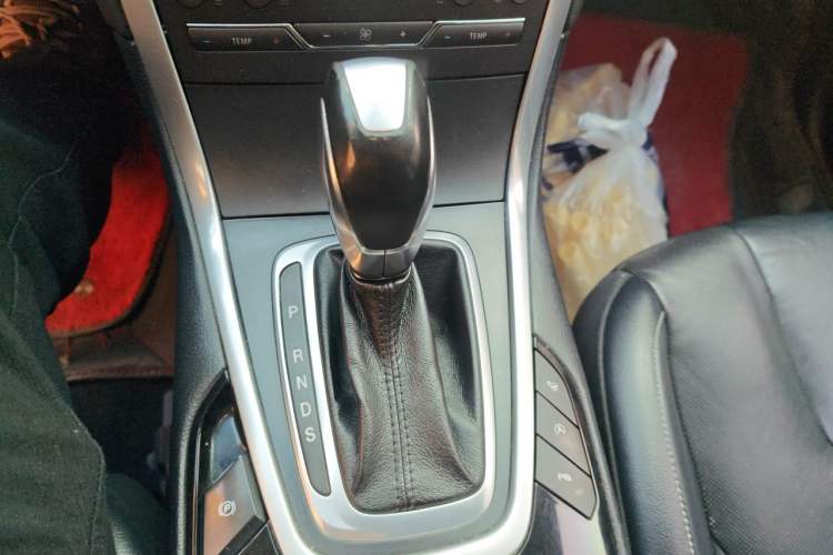 Used Ford Edge 2015 2.0T GTDi Four-Wheel Drive Prestige Model Gear Lever