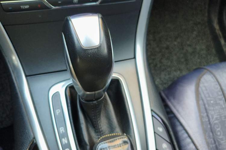 Used Ford Edge 2015 2.0T GTDi Four-Wheel Drive Prestige Model Gear Lever