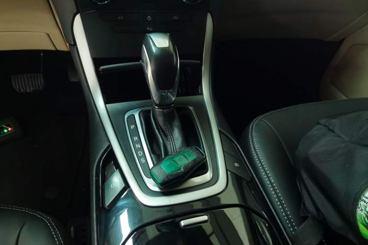 Used Ford Edge 2015 2.0T GTDi Two-Wheel-Drive Elite Edition Gear Lever
