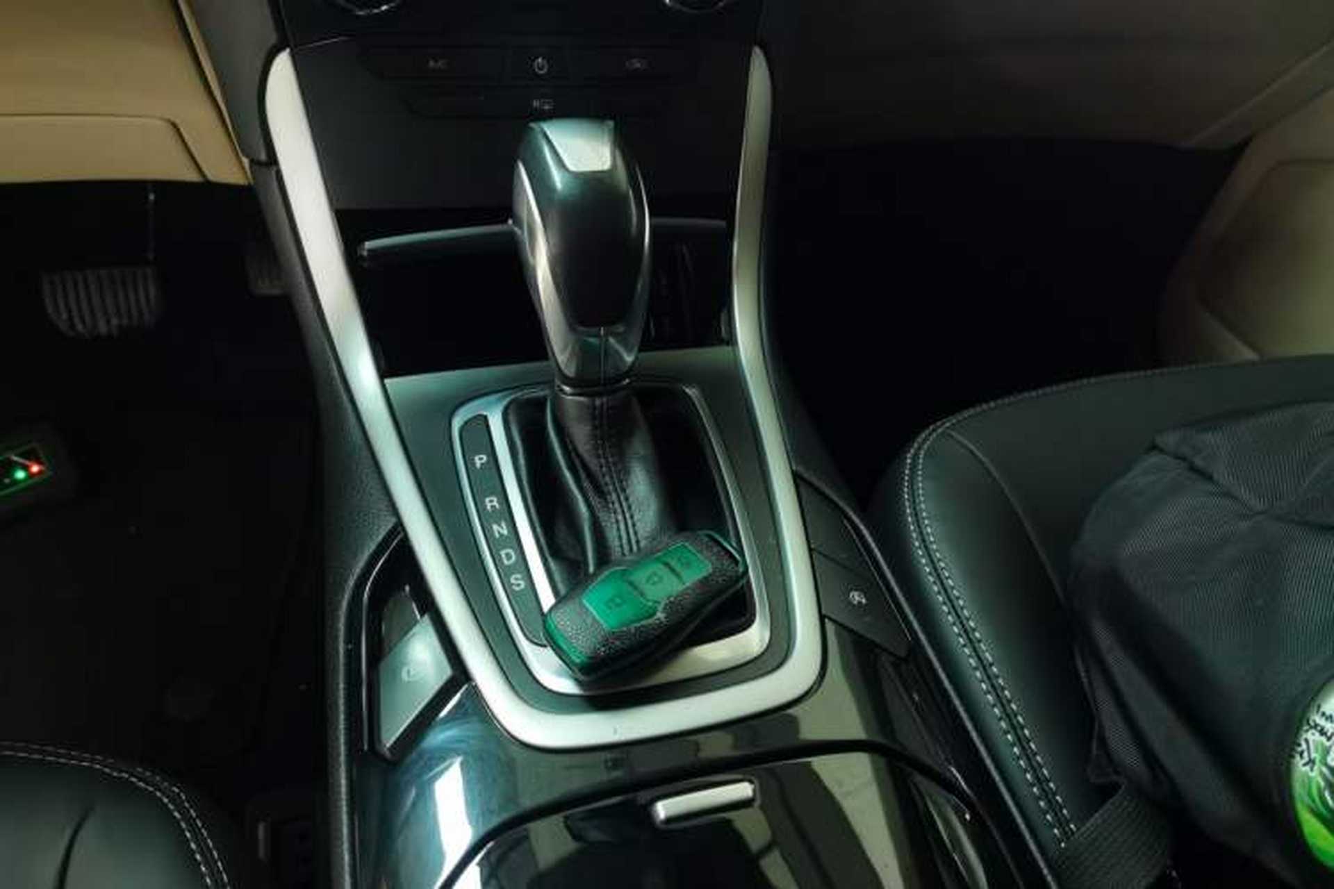Used Ford Edge 2015 2.0T GTDi Two-Wheel-Drive Elite Edition Gear Lever
