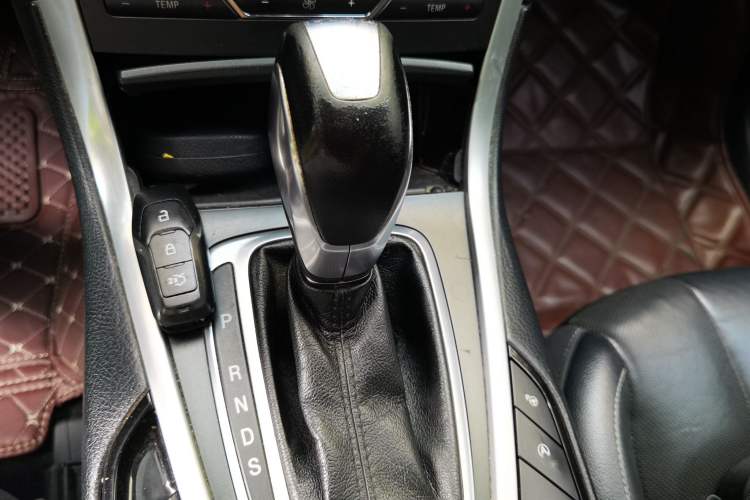 Used Ford Edge 2015 2.0T GTDi Four-Wheel Drive Prestige Model Gear Lever