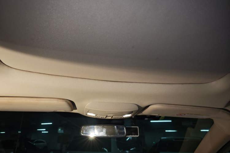 Used Ford Edge 2015 2.0T GTDi 4x4 High-Grade Model Headliner