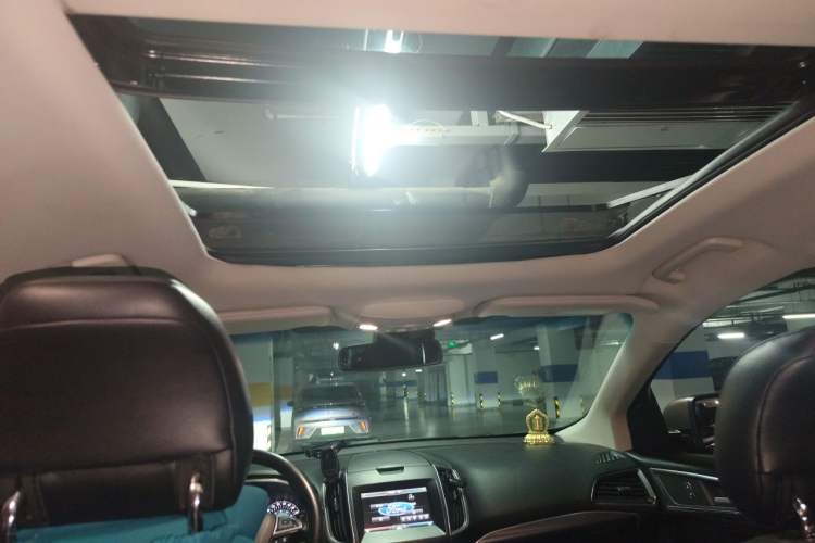 Used Ford Edge 2015 2.0T GTDi Four-Wheel Drive Prestige Model Headliner
