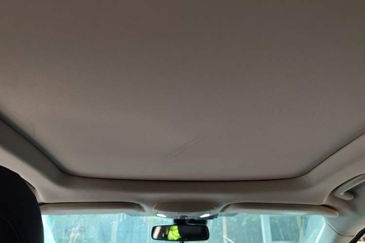 Used Ford Edge 2015 2.0T GTDi 4x4 High-Grade Model Headliner