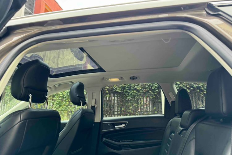 Used Ford Edge 2015 2.0T GTDi Two-Wheel-Drive High-Line Version Headliner