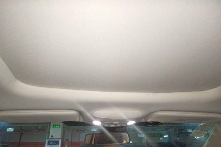 Used Ford Edge 2015 2.0T GTDi Two-Wheel-Drive High-Line Version Headliner