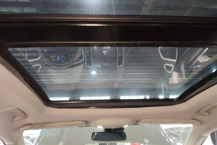 Used Ford Edge 2015 2.0T GTDi 4x4 High-Grade Model Headliner