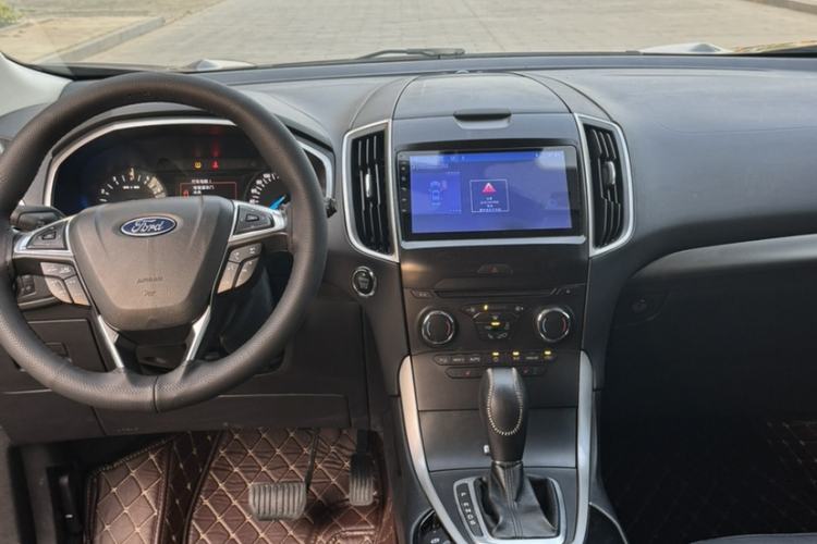Used Ford Edge 2015 2.0T GTDi Two-Wheel-Drive Platinum Edition Interior 1