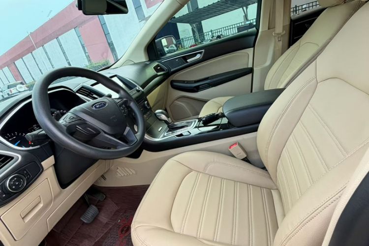 Used Ford Edge 2015 2.0T GTDi Two-Wheel-Drive Elite Edition Interior 1