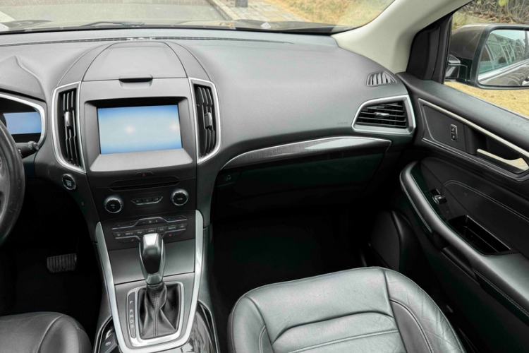 Used Ford Edge 2015 2.0T GTDi Two-Wheel-Drive High-Line Version Interior 11